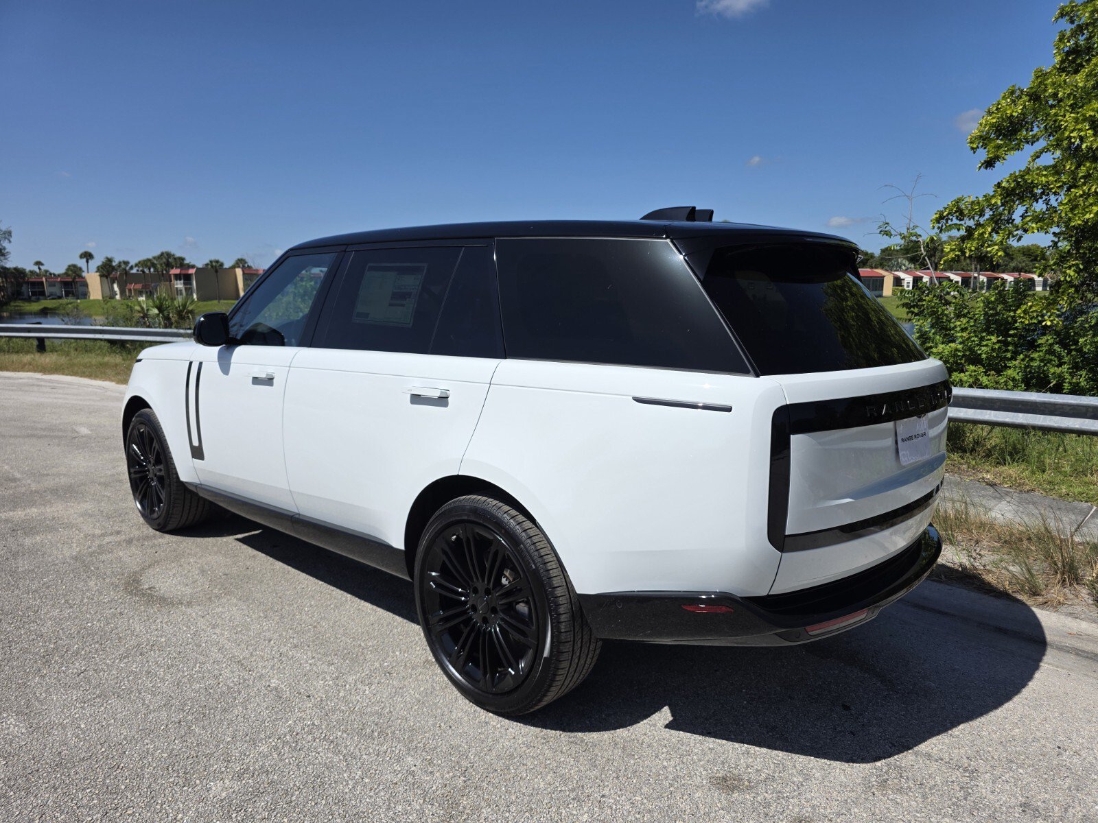 New 2026 Land Rover Range Rover Long Wheelbase SE AWD/4WD image 2