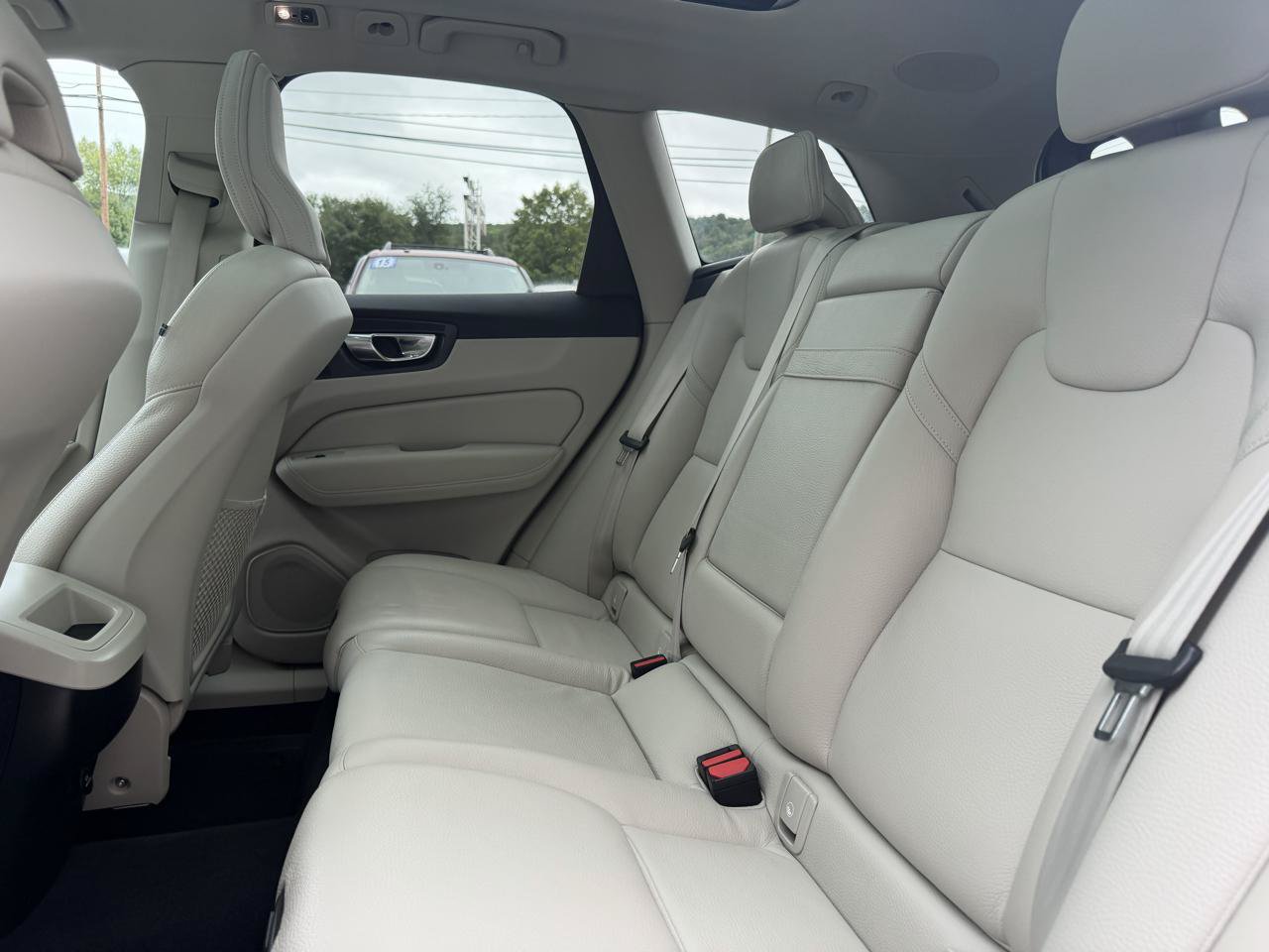 Used 2020 Volvo XC60 T5 Momentum w/ Protection Package Premier AWD/4WD image 19