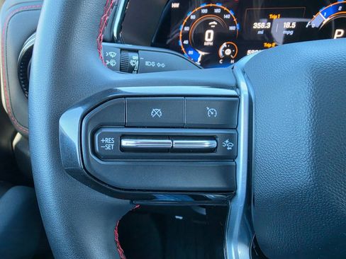 Used 2024 Chevrolet Colorado Z71 w/ Z71 Convenience Package 2 AWD/4WD image 13