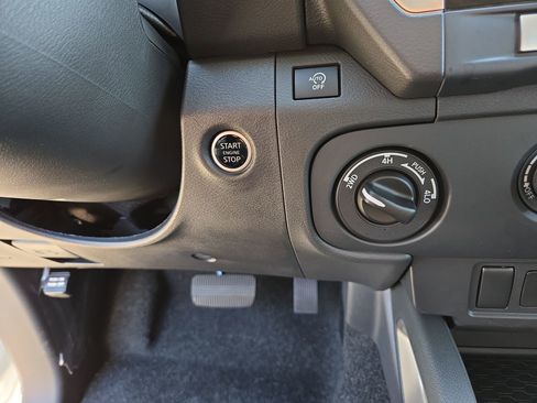 New 2025 Nissan Frontier SV image 18