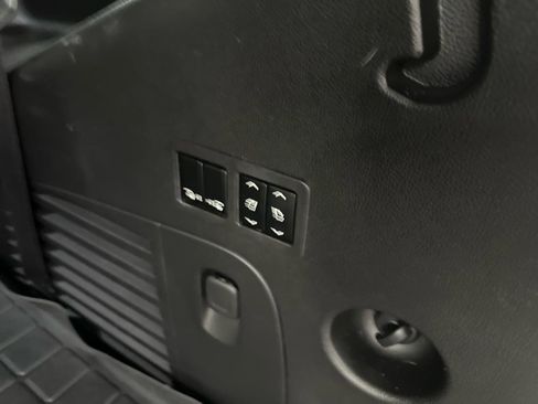 Used 2017 Cadillac Escalade Luxury AWD/4WD image 21