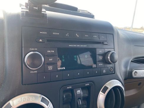 Used 2016 Jeep Wrangler Unlimited Sahara w/ Connectivity Group image 18