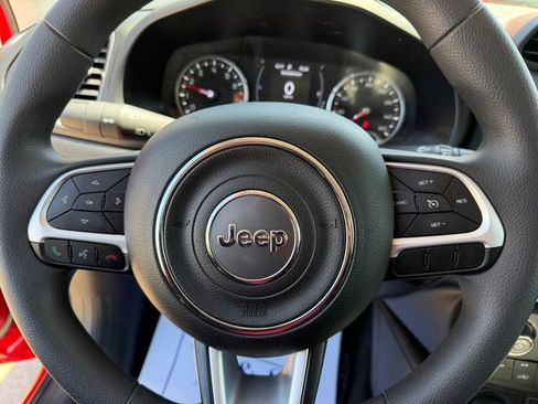 Used 2023 Jeep Renegade Latitude AWD/4WD image 17