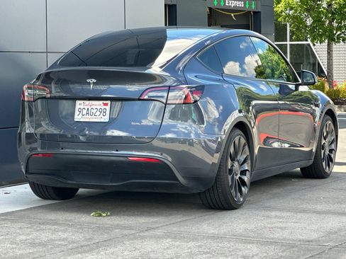 Used 2022 Tesla Model Y Performance AWD/4WD image 3