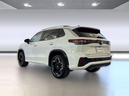 New 2026 Volkswagen Tiguan SEL R-Line AWD/4WD image 3