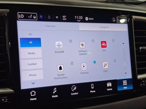 Used 2025 Chrysler Pacifica Select image 46