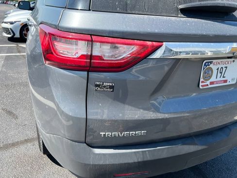 Used 2021 Chevrolet Traverse LS FWD image 8