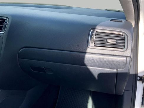 Used 2011 Volkswagen Jetta Sedan FWD image 18