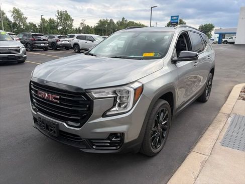 Used 2024 GMC Terrain SLT w/ Elevation Edition AWD/4WD image 2