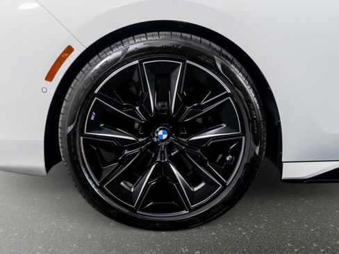 Used 2025 BMW 740i w/ Premium Package RWD image 19