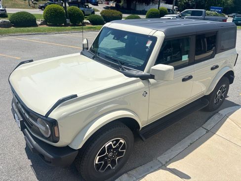 New 2026 Ford Bronco Outer Banks AWD/4WD image 7