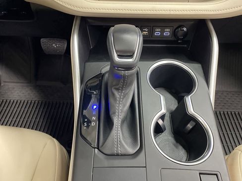 Used 2023 Toyota Highlander XLE image 27