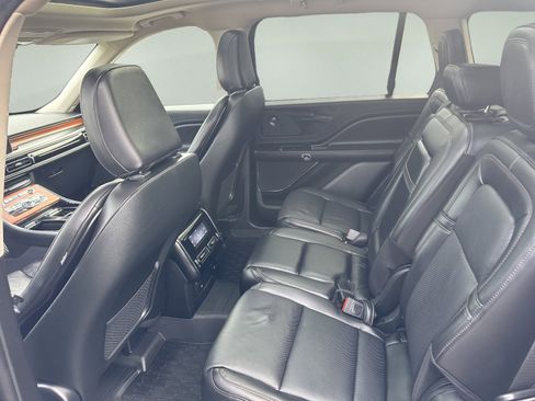 Used 2023 Lincoln Aviator Reserve w/ Equipment Group 201A image 10