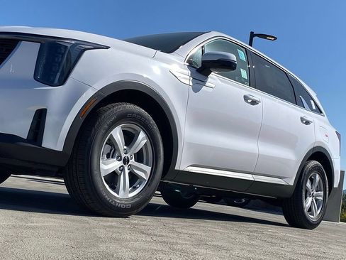 New 2026 Kia Sorento LX FWD image 10