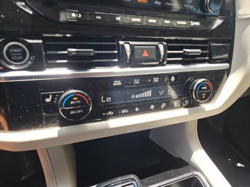Used 2023 Nissan Pathfinder SL FWD image 19