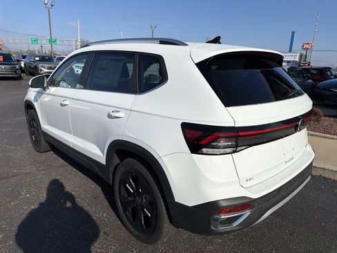 New 2026 Volkswagen Taos SEL image 5