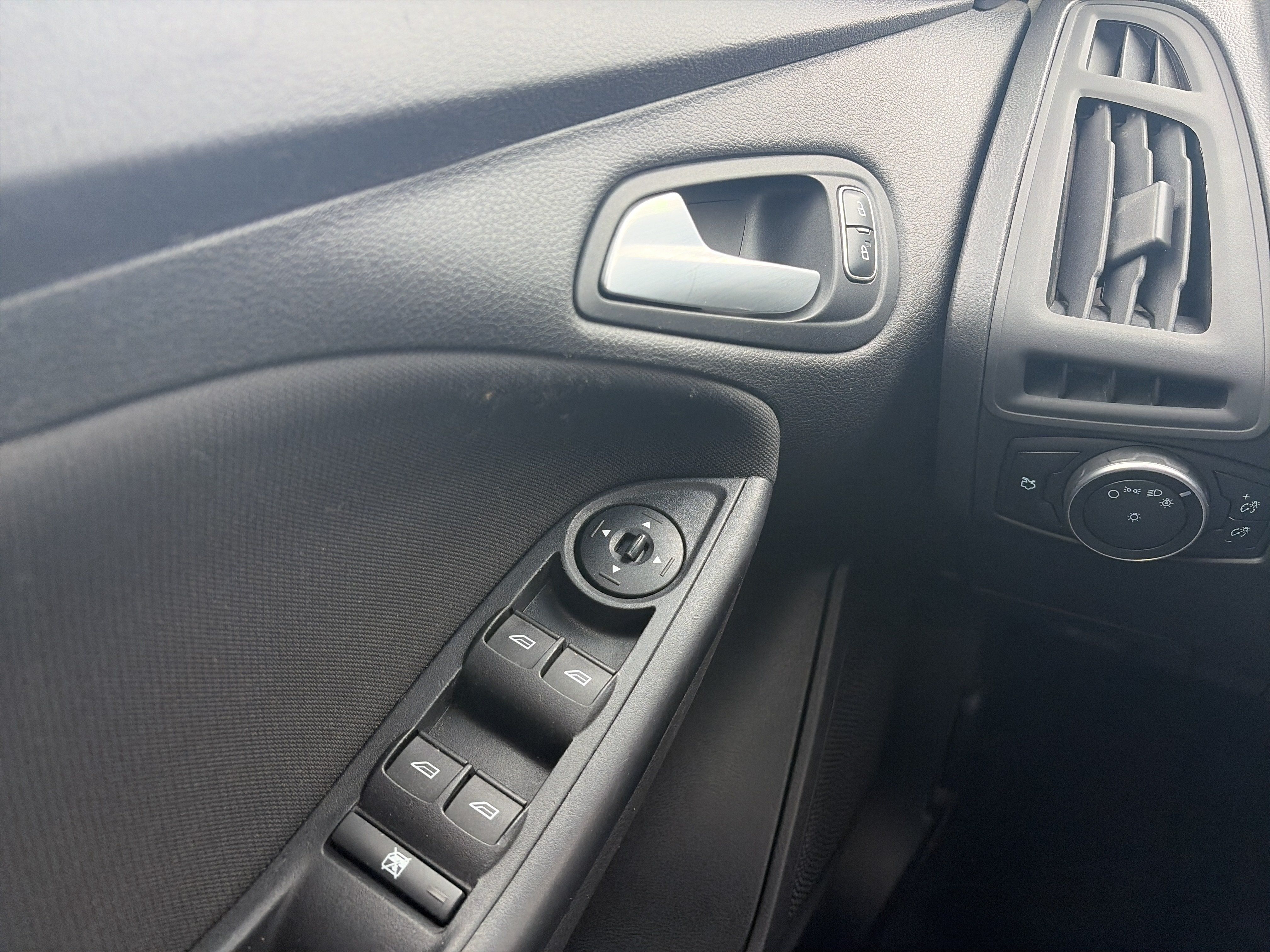 Used 2017 Ford Focus SE FWD image 23
