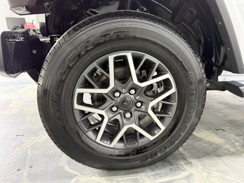 Used 2024 Jeep Wrangler Unlimited Sahara AWD/4WD image 24