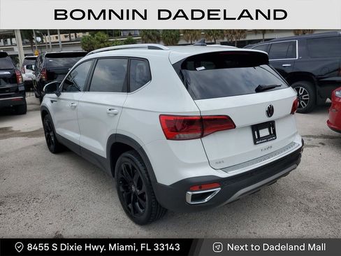 Used 2022 Volkswagen Taos SEL w/ Panoramic Sunroof Package image 3