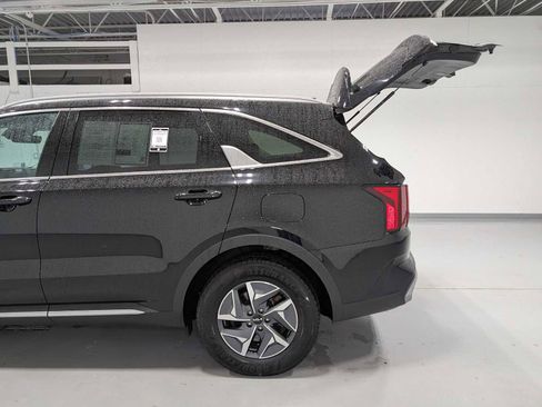 Certified 2022 Kia Sorento S AWD/4WD image 11