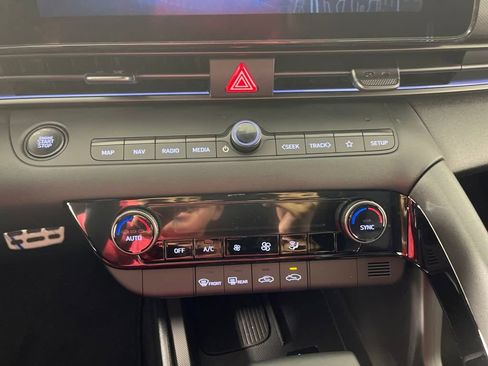 New 2025 Hyundai Elantra SEL image 28