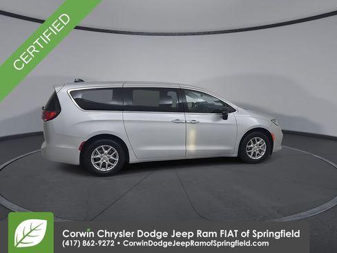 Certified 2024 Chrysler Pacifica Touring-L image 16
