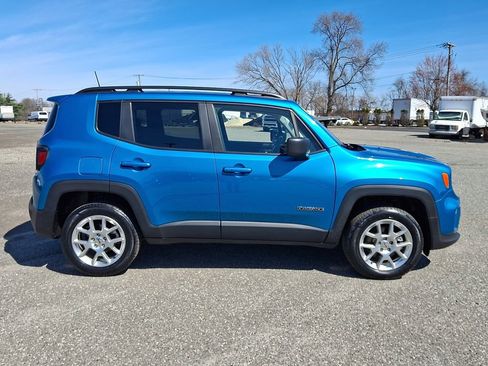 Used 2022 Jeep Renegade Latitude AWD/4WD image 13