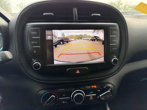 Used 2025 Kia Soul LX w/ LX Technology Package FWD image 11