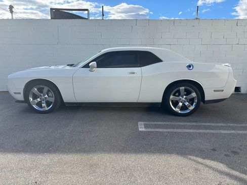 Used 2009 Dodge Challenger R/T image 12