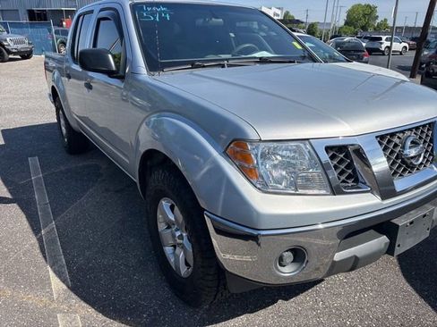 Used 2009 Nissan Frontier SE w/ SE Value Truck Pkg RWD image 3