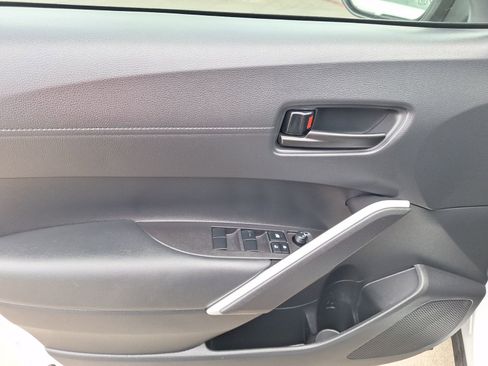 Used 2025 Toyota Corolla Cross LE image 17