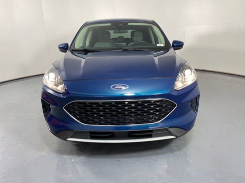 Used 2020 Ford Escape SE image 2