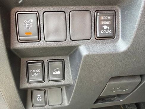 Used 2022 Nissan Frontier SV AWD/4WD image 16