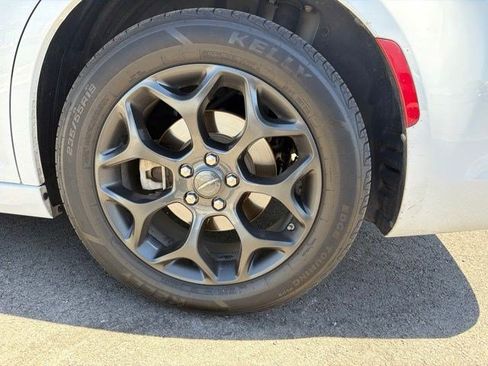 Used 2022 Chrysler 300 Touring L w/ Popular Equipment Group AWD/4WD image 12