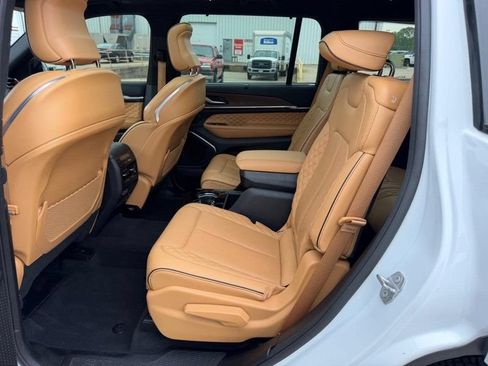 Used 2023 Jeep Grand Cherokee L Summit w/ Luxury Tech Group V AWD/4WD image 9
