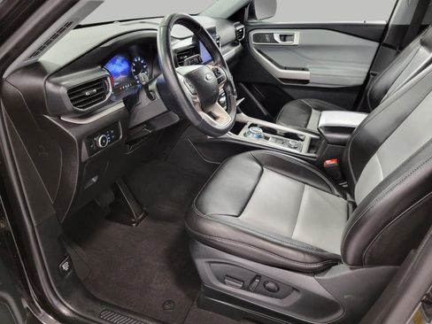 Used 2023 Ford Explorer XLT w/ Equipment Group 202A image 9