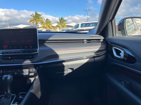 Used 2025 Jeep Compass Trailhawk image 34