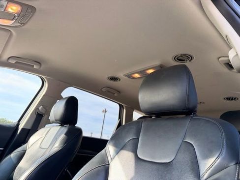 Used 2020 Kia Telluride LX FWD image 14