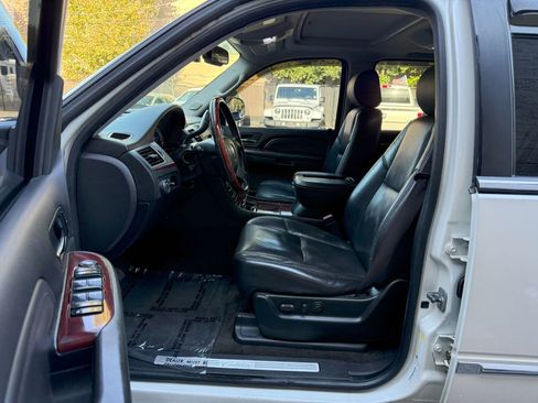 Used 2009 Cadillac Escalade AWD image 9