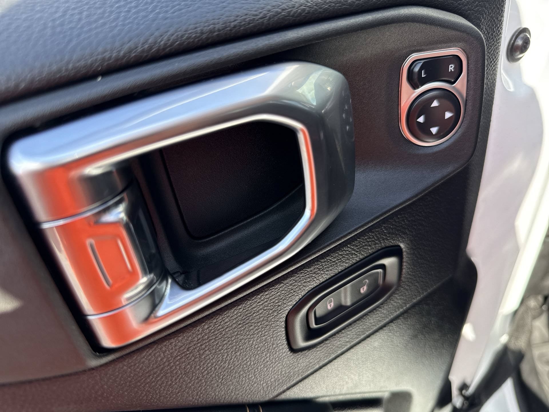 Used 2025 Jeep Gladiator Sport AWD/4WD image 15