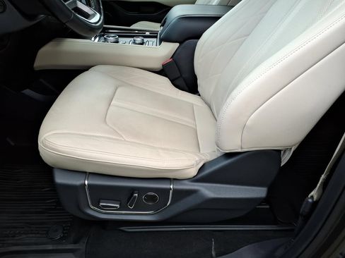Used 2024 Ford Expedition Platinum AWD/4WD image 18
