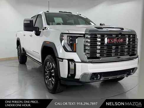 Used 2024 GMC Sierra 3500 Denali w/ Denali Reserve Package AWD/4WD image 4