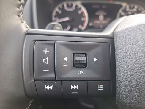 Used 2025 Nissan Rogue SV w/ SV Premium Package image 12