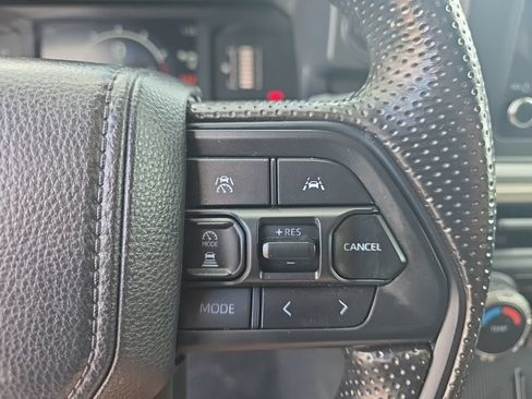 Used 2025 Toyota Tacoma SR5 AWD/4WD image 17