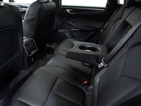 Certified 2026 Porsche Macan AWD/4WD image 34