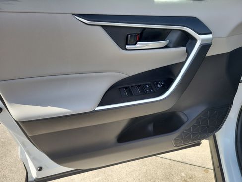Certified 2025 Toyota RAV4 XLE Premium FWD image 21