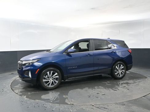 Used 2022 Chevrolet Equinox LT image 2