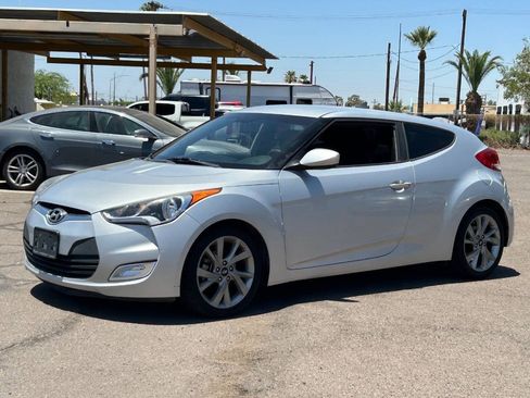 Used 2017 Hyundai Veloster FWD image 7