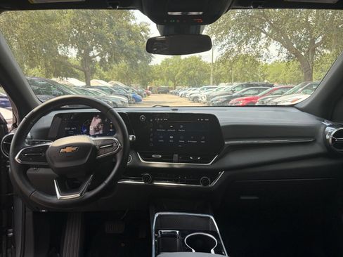 Used 2025 Chevrolet Equinox LT FWD image 28