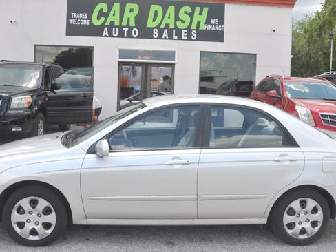 Used 2009 Kia Spectra LX FWD image 3